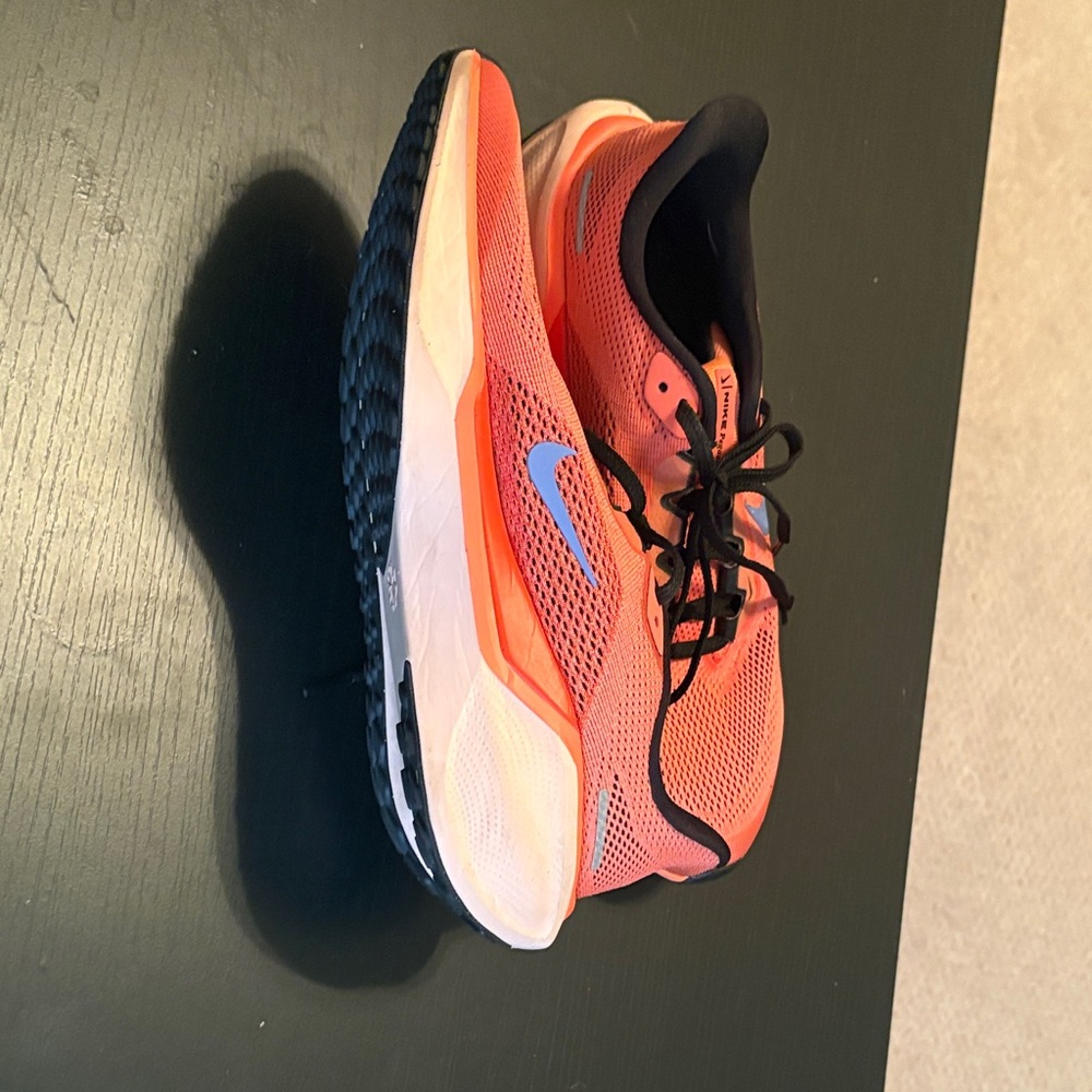 Nike Coral and Lavender Women's Running Sneakers - Size 8 (Big Kids 6.5) - Picture 5 of 6